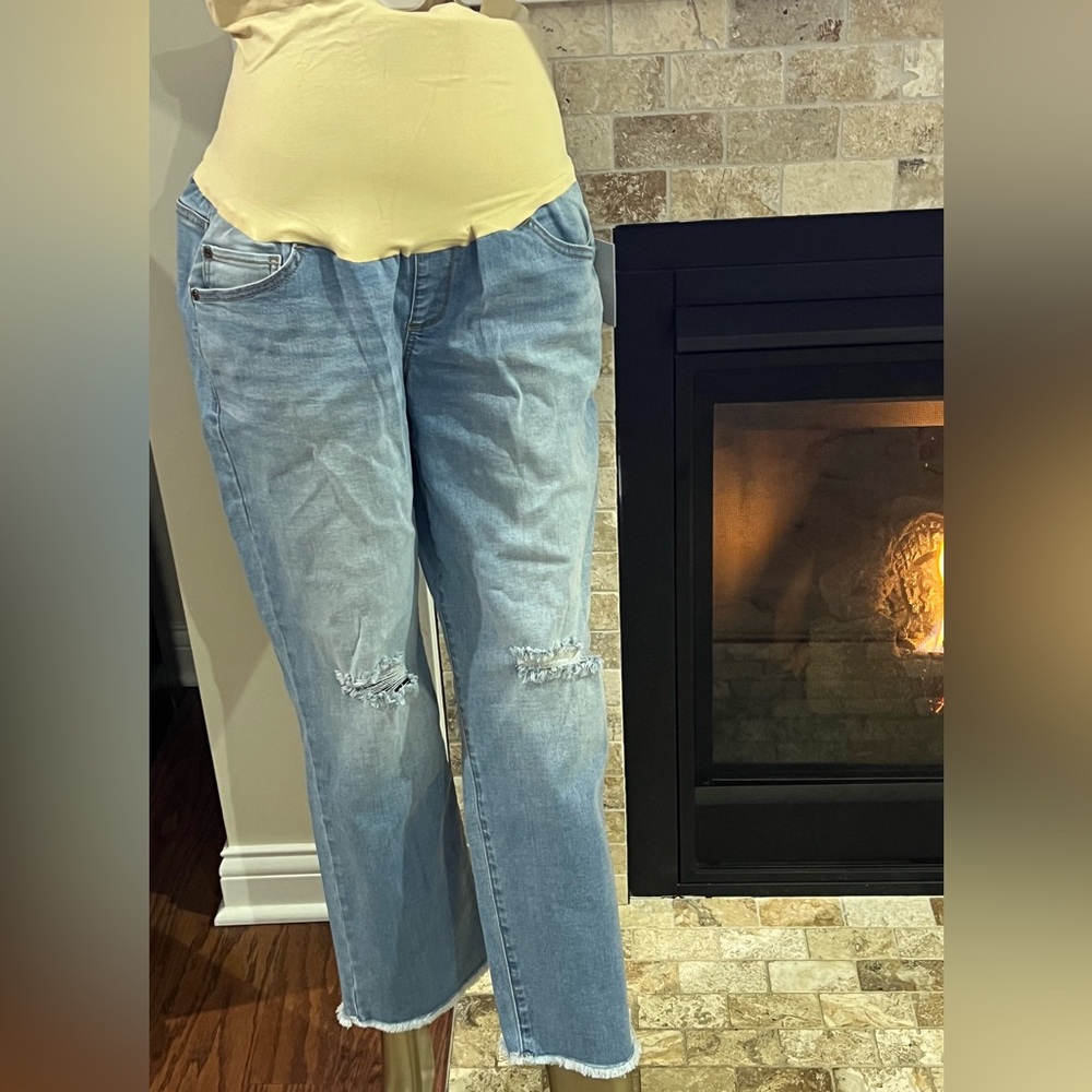 🆕 SIZE Medium (8/10) maternity belly panel girlfriend Capri distressed jeans
